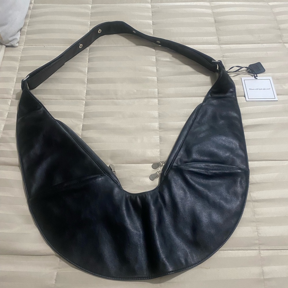 Elegant Black Leather Shoulder Bag